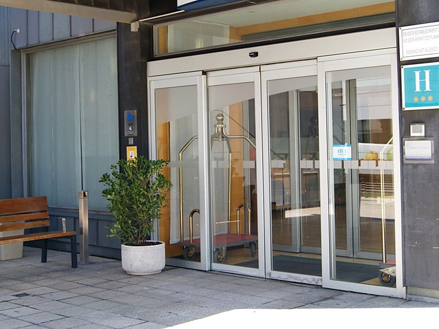 Hotel Yit Ciudad De Zaragoza Exterior photo